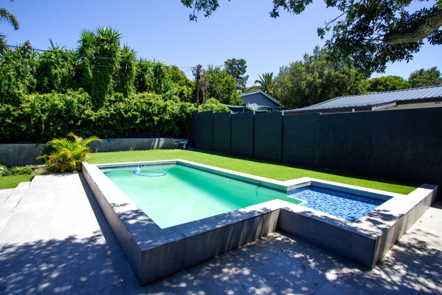 4 Bedroom Property for Sale in Loevenstein Western Cape